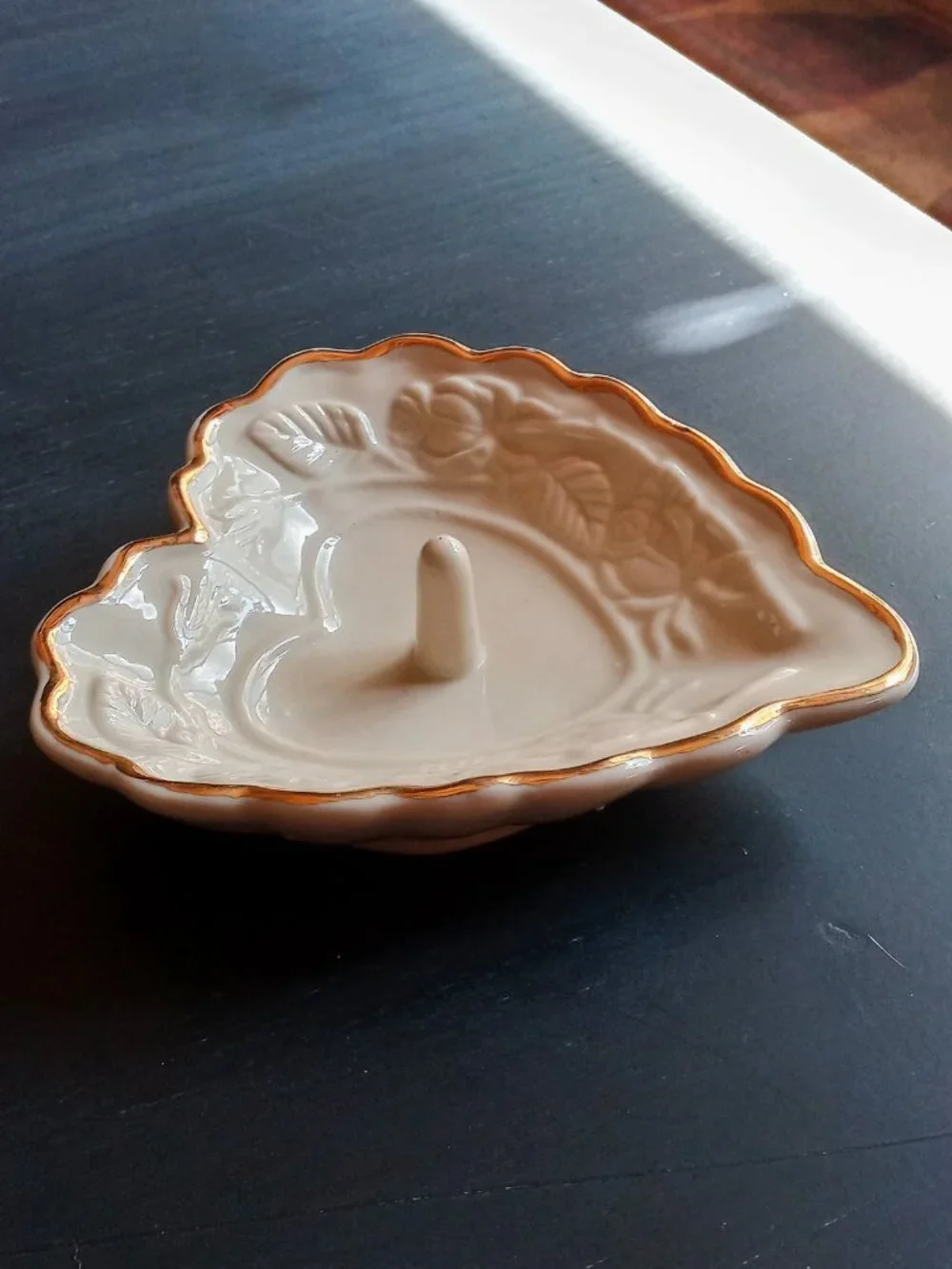 Charming Floral Embossed Gold Trim Ceramic Ring Holder Heart Shaped NICE!